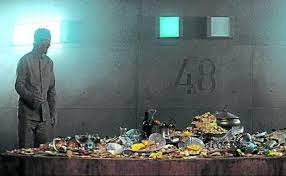 A slab of food descends floor by floor in a prison. Critica De El Hoyo 2019 Juego De Masacre El Correo