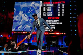 Miami defensive end gregory rousseau produced 19.5 tackles for loss and 15.5 sacks in 2019 while rousseau's frame and length jump off the tape, his lack of technical refinement, processing. 8gnpwhm2fzwwum