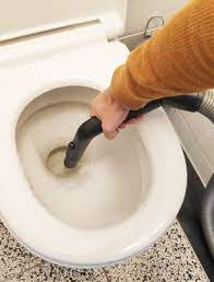 wc verstopt zo kun je een verstopte wc ontstoppen beste methodes