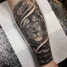 Men S Forearm Sleeve Tattoo Lion With Silhouette In Realism Tatuagens De Leao Tatuagem Leao Tatuagem De Leao