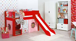 Hochbett kinder kinder spielzimmer kinder etagenbetten etagenbett kinder kinder bett zimmer teilen hochbetten kinderzimmer schlafzimmer ideen. Hochbett Mit Rutsche In Z B Rot Kids Town Color