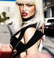 Amy Mach's Instagram, Twitter & Facebook