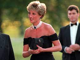 From her wedding dress to her revenge dress, the people's princess rocked some seriously gorgeous gowns throughout the '80s and '90s. The Crown On Netflix Princess Diana S Revenge Dress Is An Example Of The Sexism She Faced Indy100