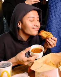 Cheese Dunk + Chili Con Carne Dunk = A'TIN 'tong flavors na 'to! 💛🤎 Order  na to level up your McDo faves! #McDoDunkIntoFlavor