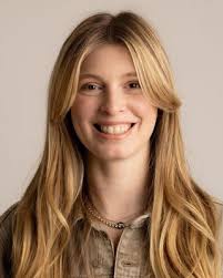 Elizabeth Kern's Instagram, Twitter & Facebook