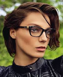 41 freche kurzhaarfrisuren fur brillentragerinnen frisurentrends zenideen short hair styles fall hair trends eyewear fashion