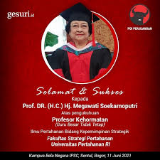 Megawati dalam orasi ilimiahnya banyak menyinggung berbagai persoalan bangsa hingga sejumlah baca juga: Terima Gelar Profesor Mega Akan Didampingi Putera Puteri