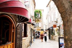 Budva is a montenegrin town on the adriatic sea. Budva Montenegro Was Fur Ein Enttauschender Besuch