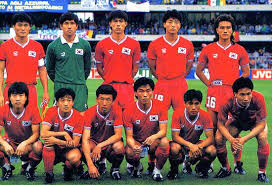 1948년 하계 올림픽에서 처음 국제 무대에 발을 내디뎠고 1954년 fifa 월드컵을 통해 처음 월드컵 본선 무대를 밟은 이후 1986년 fifa 월드컵부터 2018년 월드컵까지 아시아에서 유일하게 9회 연속 본선에. ëŒ€í•œë¯¼êµ­ ì¶•êµ¬ êµ­ê°€ëŒ€í'œíŒ€ ìœ ë‹ˆí¼ 1990ë…„ëŒ€ ë‚˜ë¬´ìœ„í‚¤