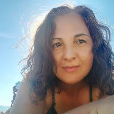 Se vende leña de encina seca a domicilio. Para todo tipo de chimeneas,  estufas o cassettes. Pregunta precio sin compromiso!!