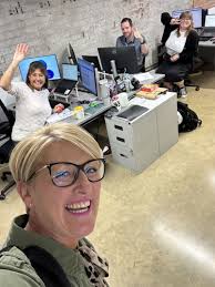 Ever sat there wondering why LinkedIn seems to love one post and completely  ignore the next? 🤔 And don't get me started