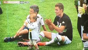 Currently signed to borussia mönchengladbach, he currently receives $2.7 million as a yearly salary. Team Hazard Family Ø¯Ø± ØªÙˆÛŒÛŒØªØ± Elayna Avec Papa Thorgan Et Tonton Ethan Elle Est Trop Mignonne Ta Princesse Hazardthorgan8 Hazardfamily Http T Co 9kl0cfww3n