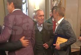 Valentin ceausescu a apărut pentru prima oară in public stirile. 33 De Ani De La Sevilla Exclusiv Video Valentin CeauÈescu A Venit La Petrecerea Stelei Cum AratÄ Fiul Dictatorului Nicolae CeauÈescu La 33 De Ani De La Sevilla