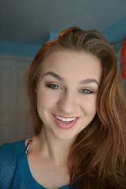 Kissable: Everyday Glitz Tutorial Using Mac Tan Pigment