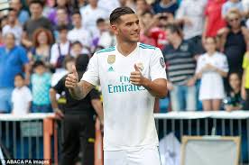 Gracias por hacerme vivir un sueño mi amorrrsiempre y todos los días sei il mio sole, mi vida, il mio amore, mi todo. Real Madrid Theo Hernandez Struggles To Do Six Kick Ups Daily Mail Online