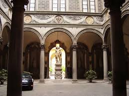 Voormalig stadspaleis van de medici's. Hannibal Season 3 The Palazzo Medici Also Called The Palazzo Medici Riccardi After The Later Family That Acquired And Expanded It Is A Renaissance Pala Stadt