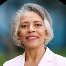 Earline Hines's Instagram, Twitter & Facebook