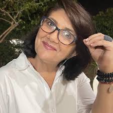 Follow @kalejunkie for more easy recipes! SINGLE-SERVING CINNAMON ROLL,  let's go! This recipe is a must make when you want just ONE cinnamon roll  that tastes just like it came from Cinnabon!