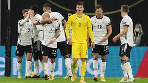 Bernd leno torwart 8 spiele 0 tore manuel neuer torwart 98 spiele 0 tore kevin trapp torwart 5 spiele 0 tore matthias ginter abwehr 38 spiele 2 tore robin gosens abwehr 5 spiele 0 tore christian günter abwehr 1 spiele 0 tore marcel halstenberg abwehr 8 spiele 1 tore. Landerspiele Im Risikogebiet Der Fussball Stellt Sich Ins Abseits Eurosport