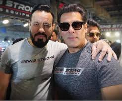 Salman Khan Shared Photo With Bodyguard Shera On Being 25 Years And Shera Also Replied रेप पर सलमान ख़ान के जिस बयान को लेकर इतना विवाद हो रहा है, उसकी रिकॉर्डिंग बीबीसी के पास है, सुनिए. salman khan shared photo with bodyguard shera on being 25 years and shera also replied