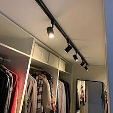 modernes schienensystem mit 5 spots 1 phasig schwarz jeana deckenbogen schienensysteme lampen schienensystem