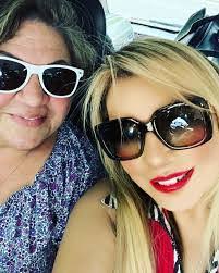 Teri Navarro's Instagram, Twitter & Facebook