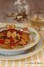 La pasta al forno con funghi e peperoni è un primo piatto sostanzioso e corroborante che può essere servito anche come piatto unico. Pasta Funghi Porcini E Peperoni La Cucina Di Regine