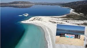 Öncelikle salda gölü nerede diyenlere kısa hatırlatalım, burdur ilinin sınırları içerisine dahil olmasına rağmen denizli ve antalya'nın da ortası diyebileceğimiz bir konumda bulunuyor. Salda Golu Icin Mucadele Sozu