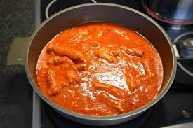 Costolette di maiale al sugo. Sugo Con Costine Di Maiale E Salsiccia Saturno Notizie
