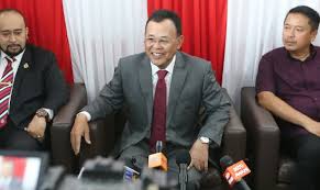Perkara ini diumum oleh perdana menteri tun mahathir sejam tadi di parlimen. Osman Sapian Letak Jawatan Mb Johor