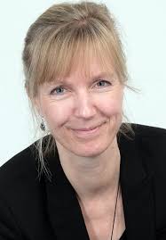 Menschen im Haus der Kirche