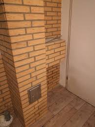 Echte ziegelverblender harmonieren wunderbar mit rustikalen holzelementen. Klinker Schornstein Streichen Im Flur