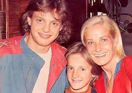 El mismo fue un testigo real del vertiginoso crecimiento que tuvo luis miguel hacia. Hermano De Luis Miguel Lanza Marca De Ropa En Honor A La Madre Del Cantante Meganoticias