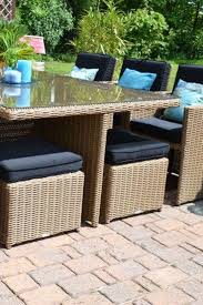 Die Hocker Bieten Zusatzliche Sitzplatze Fur Weitere Gaste Oder Halten Auch Gerne Mal Fur Eure Fusse Her Gartenmobel Outdoor Dekorationen Aussenmobel Hocker