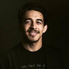 Roberta Valiquette's Instagram, Twitter & Facebook