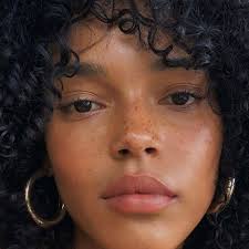 Davette Jones's Instagram, Twitter & Facebook