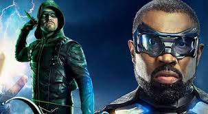 Developed by salim akil, black lightning is one of the newer rosters within the arrowverse which was originally due to head to fox before reverting over to the cw. Stephen Amell Would Love Arrow To Crossover With Black Lightning