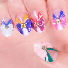 見てるだけでキュン 指先に乙女のポリシー セーラームーンネイル 今年は20周年 広い世代の女子の心を掴んで離さない セーラー戦士たちをネイルにしちゃいました 親指 セーラージュピター 人差し指 セーラームーン 中指 セーラーマーズ 薬指 セーラーヴィーナス