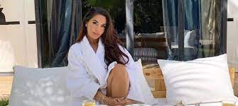 She is part of a collaborative instagram account called lesanges8. Milla Jasmine Fait Exploser Instagram Avec Son Decollete Xxl Photo Mce Tv