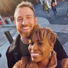 Lauren Cameron's Instagram, Twitter & Facebook