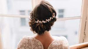 Robes De Mariees De Createurs A Montpellier Lyon Bordeaux Marseille Et Aix En Provence Coiffure Mariage Cheveux De Mariee Coiffures Couronne
