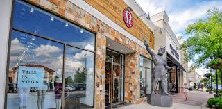 Less Than 20 Minutes From Mountain Woods You Ll Find The Summit Mall Birmingham S Premier Outdoor Shopping Dining And Outdoor Shopping Birmingham Outdoor