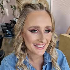 Profile for ASH. Makeup and Beauty.