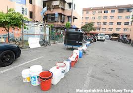 Bekalan air terputus menyukarkan penduduk untuk menjalankan aktiviti pada hari raya pertama. Malaysiakini Penduduk Luah Sengsara 10 Hari Tanpa Air