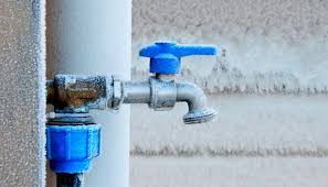 Der wasserzähler ist prinzipiell identisch mit einem gartenwasserzähler, nur der kleine unterschied ist, dass er eben auch und vor allem für inneninstallationen gedacht ist. Frostschutz Fur Wasserleitungen Vor Dem Ersten Frost Anlegen