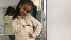 Royalty is a big sister!nia guzman, the mother of chris brown's daughter, royalty, announced the arrival of her new bundle of joy wednesday. Chris Brown Posts Pic Of Daughter Royalty Brown See Adorable Pic Hollywood Life