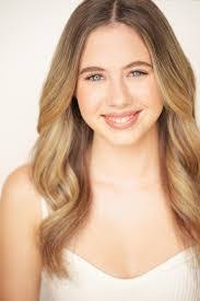 Summer Gilmore's Instagram, Twitter & Facebook