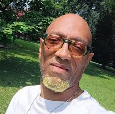 I want to cry! There was a bush snake and a gecko about 1 meter away from  me. I gasped, turned to open my phone to start recording and looked up to