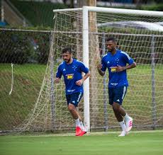 Com camisa pintada no corpo, marcelo moreno é apresentado no cruzeiro: Cruzeiro Pagina 12 Via Comercial
