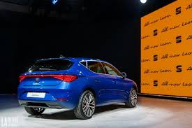 When the first version of the leon launched in 1998, it came with a very narrow front grille, split in half by the carmaker's logo and continued to the sides by the car's. Seat Leon Nouvelle Seat Leon On En Sait Plus Sur Les Finitions
